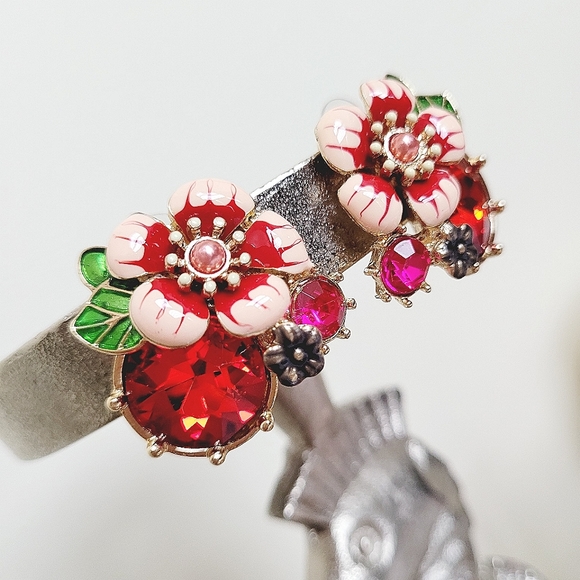 Red Ruby Crystal Flower Stud Earrings NWT - Picture 6 of 10